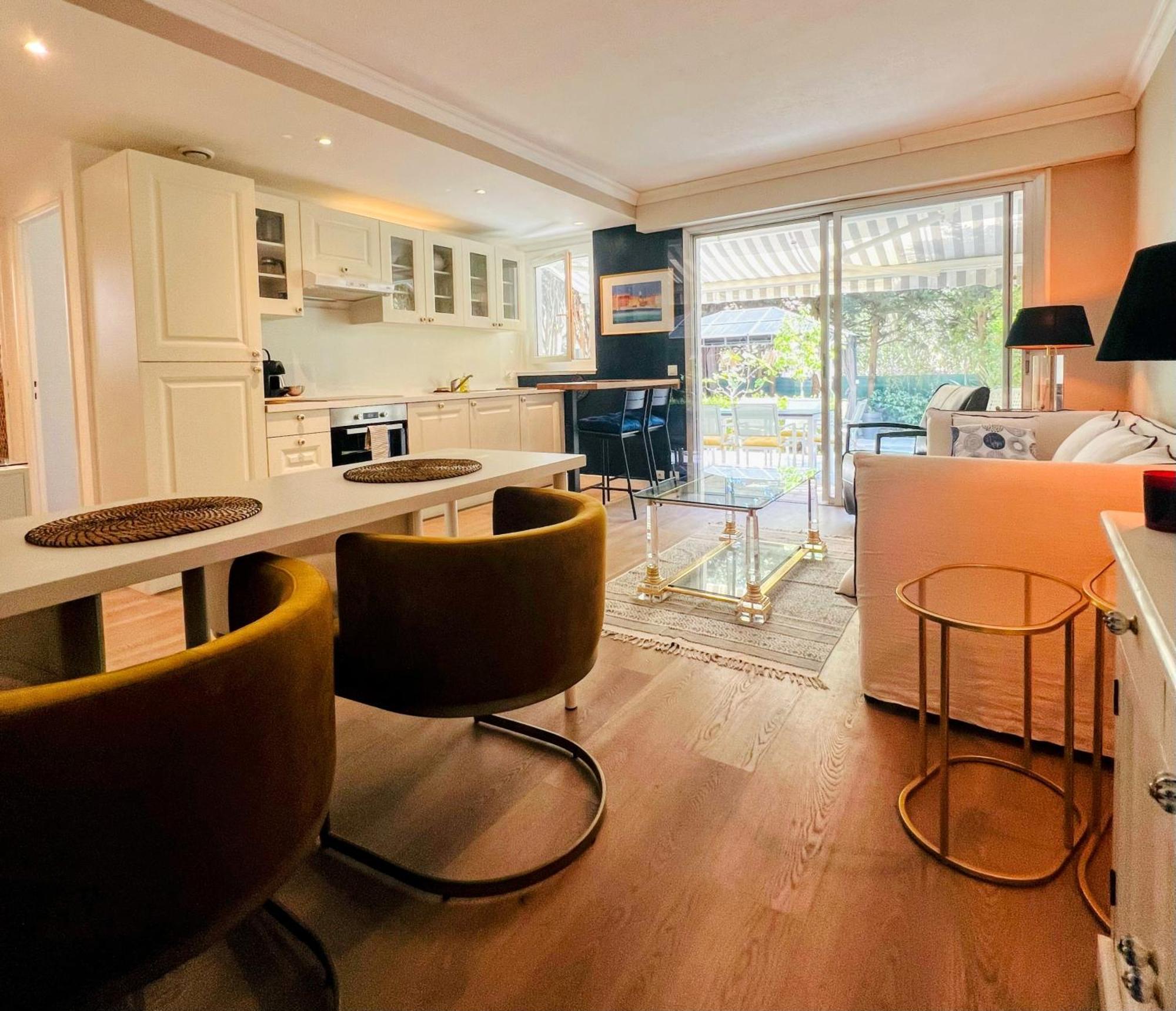 Superbe Appartement Avec Terrasse Jardin Et Parking Prive Saint-Tropez Buitenkant foto